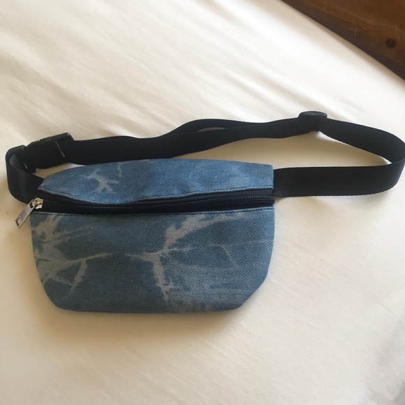 Tilly's Handbags - Tilly’s Denim Fanny Pack